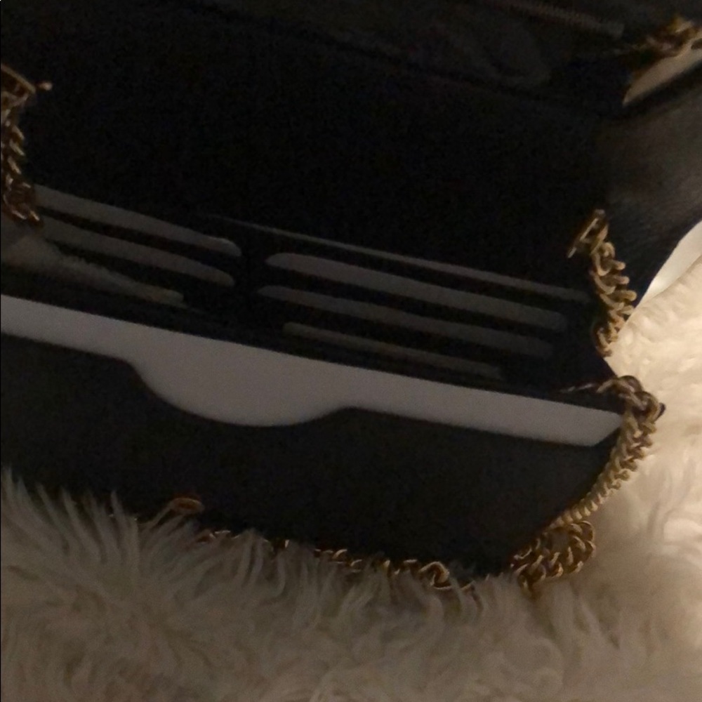 Gucci WOC - Picture 4 of 5